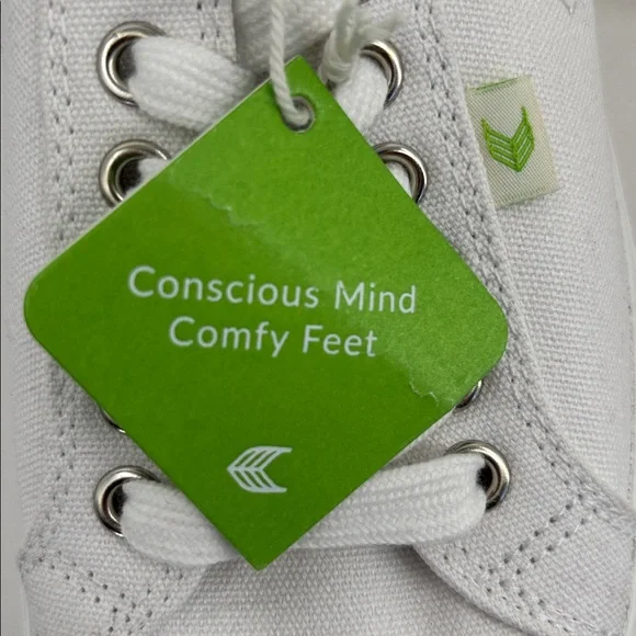 Cariuma White Canvas Low-Top Sneakers, Eco Friendly Shoes Size Women 10, Men 8.5 - Picture 6 of 7
